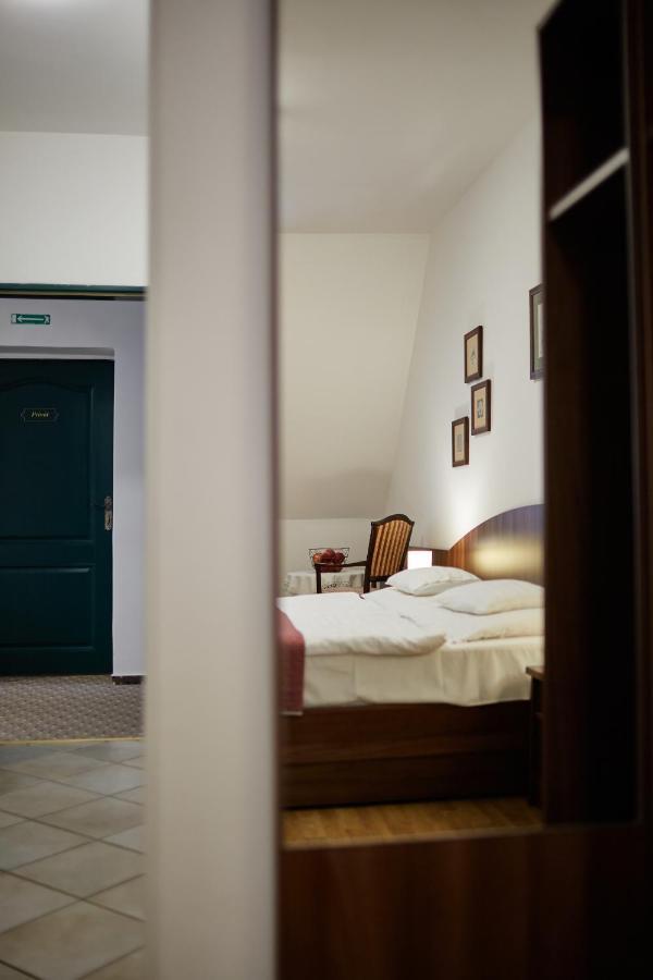 Tercia Hubertus Panzio Bed and Breakfast Sopron Exteriör bild