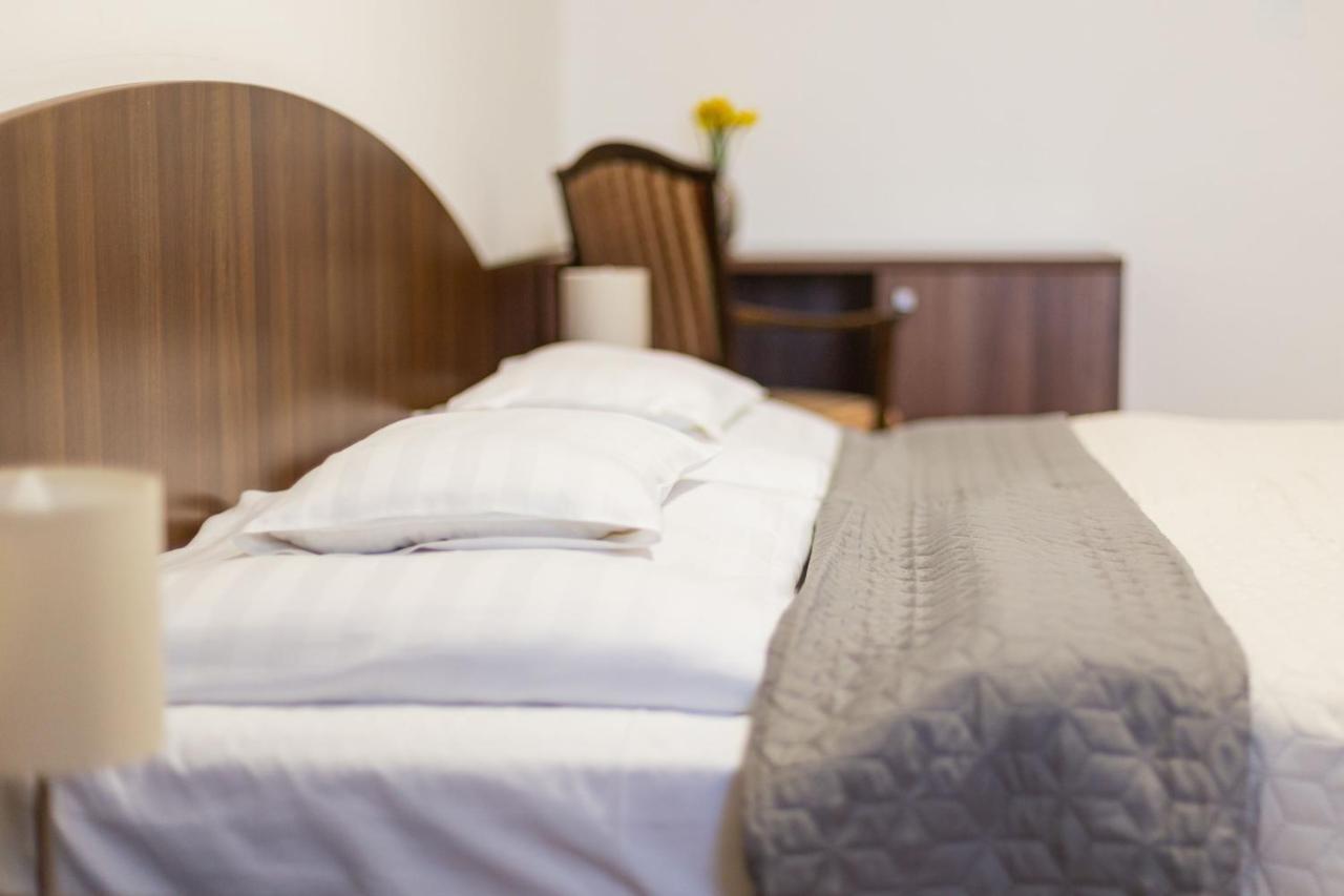 Tercia Hubertus Panzio Bed and Breakfast Sopron Exteriör bild