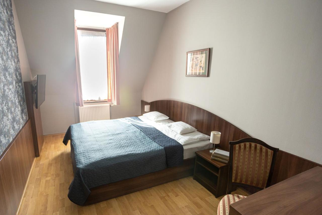 Tercia Hubertus Panzio Bed and Breakfast Sopron Exteriör bild