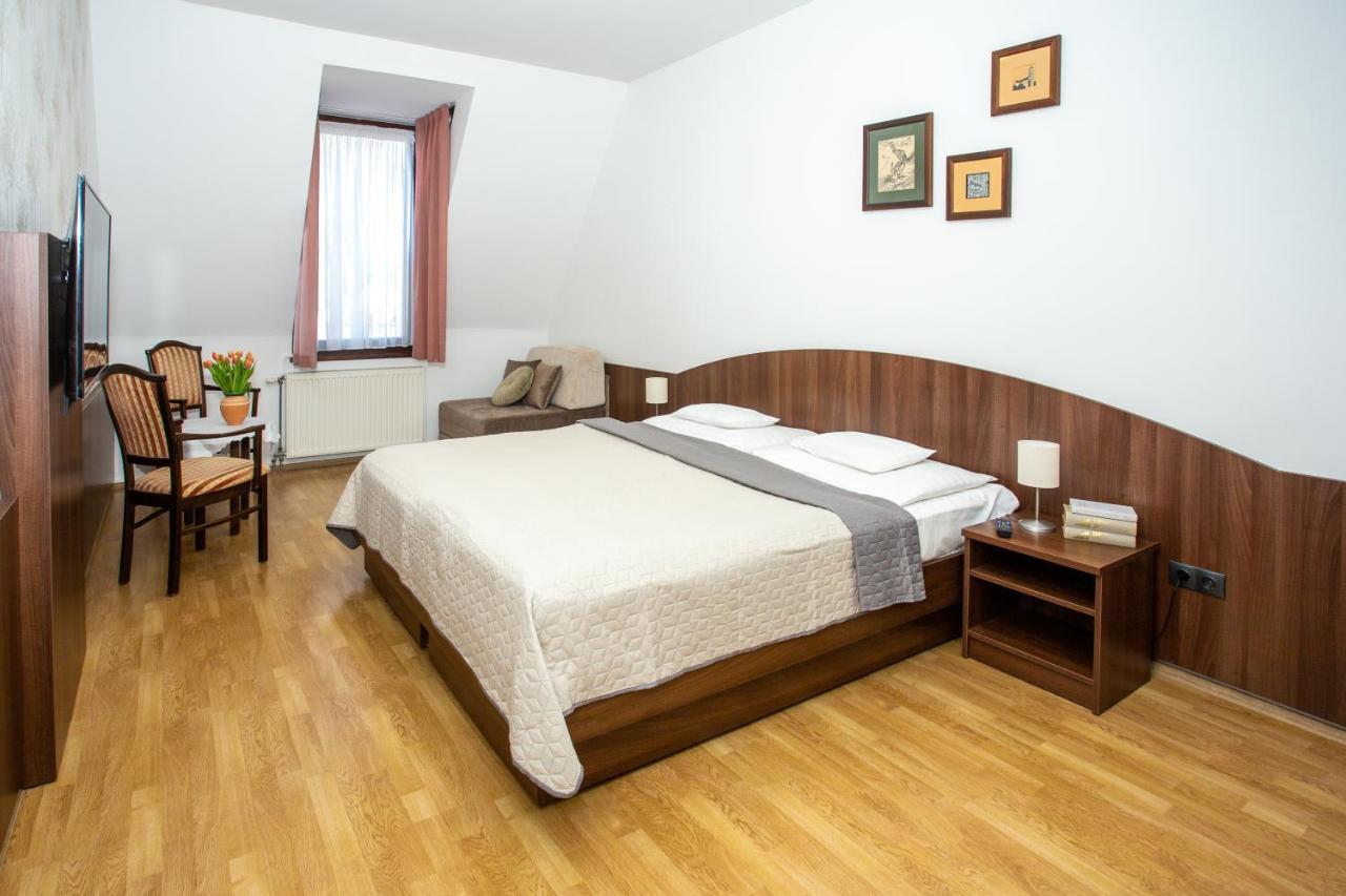 Tercia Hubertus Panzio Bed and Breakfast Sopron Exteriör bild