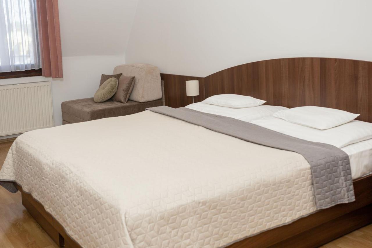 Tercia Hubertus Panzio Bed and Breakfast Sopron Exteriör bild