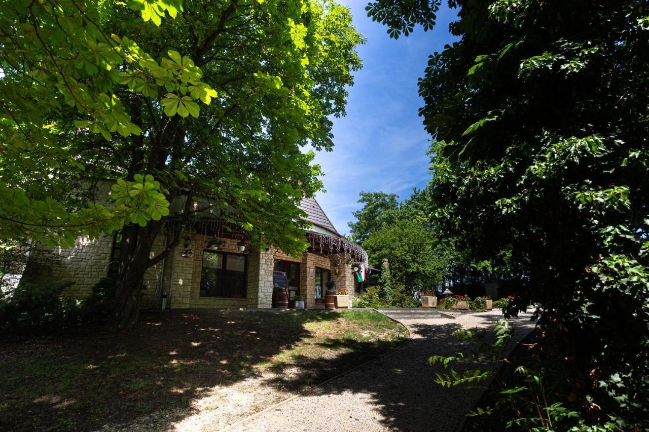 Tercia Hubertus Panzio Bed and Breakfast Sopron Exteriör bild